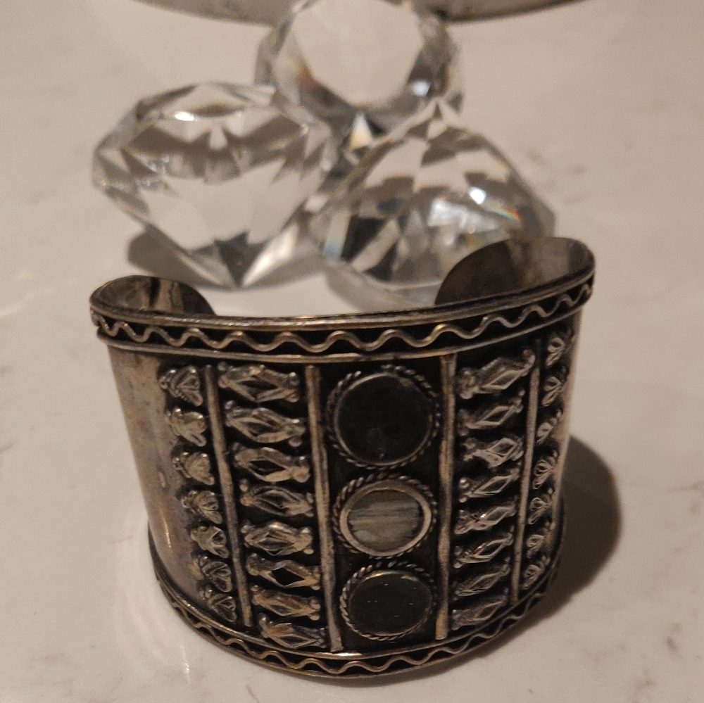 Cuff bracelet - Picture 2 of 9